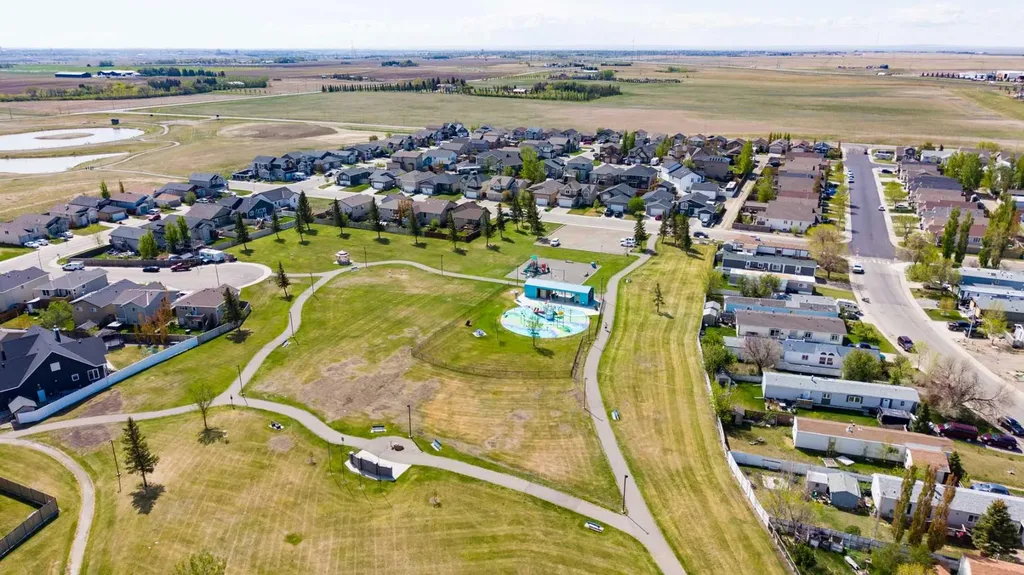605 50 Avenue Coalhurst AB T0L 0V0