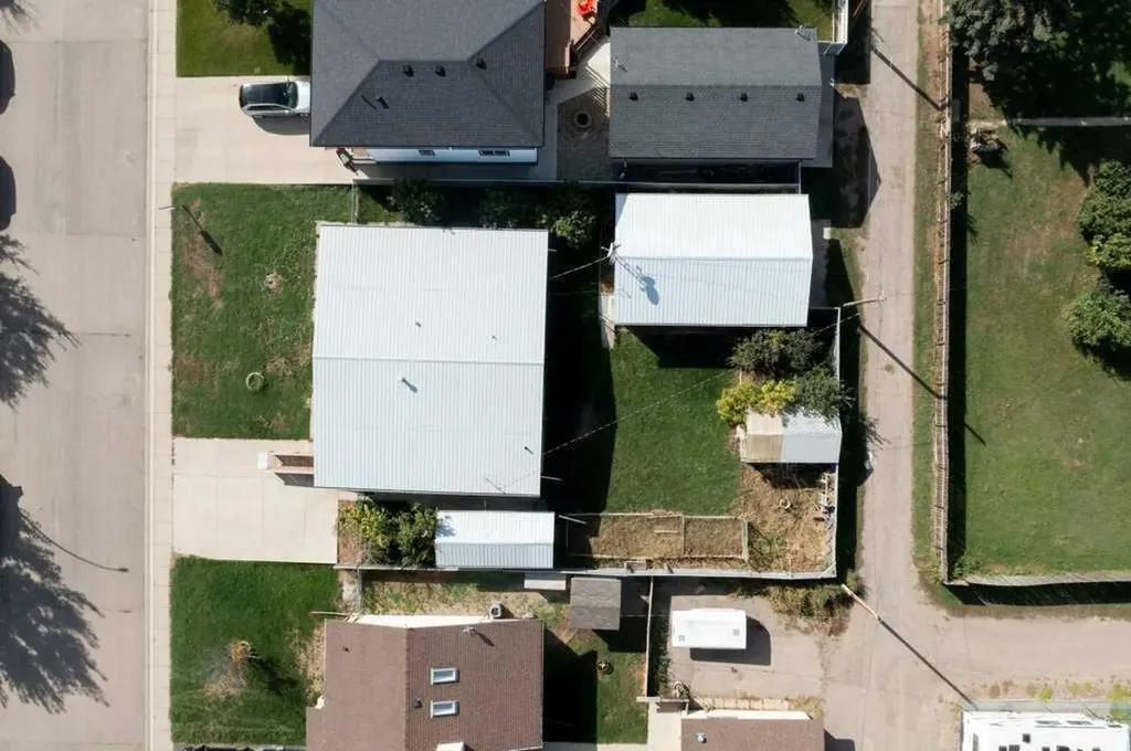 605 50 Avenue Coalhurst AB T0L 0V0