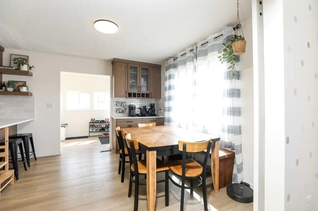 605 50 Avenue Coalhurst AB T0L 0V0