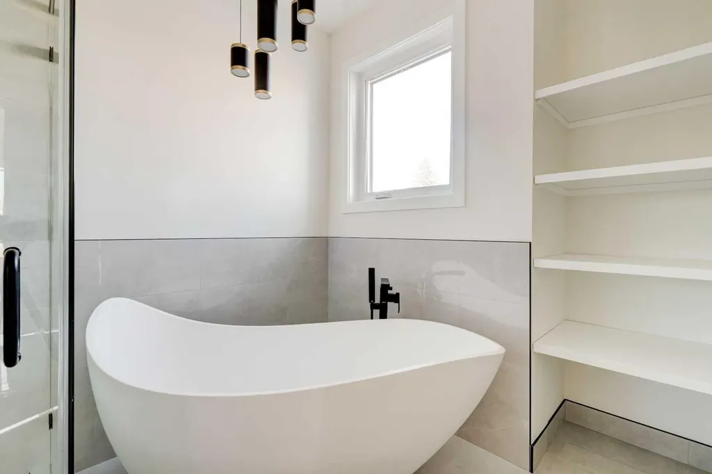39B Moncton Road NE Calgary AB T2E 5P9