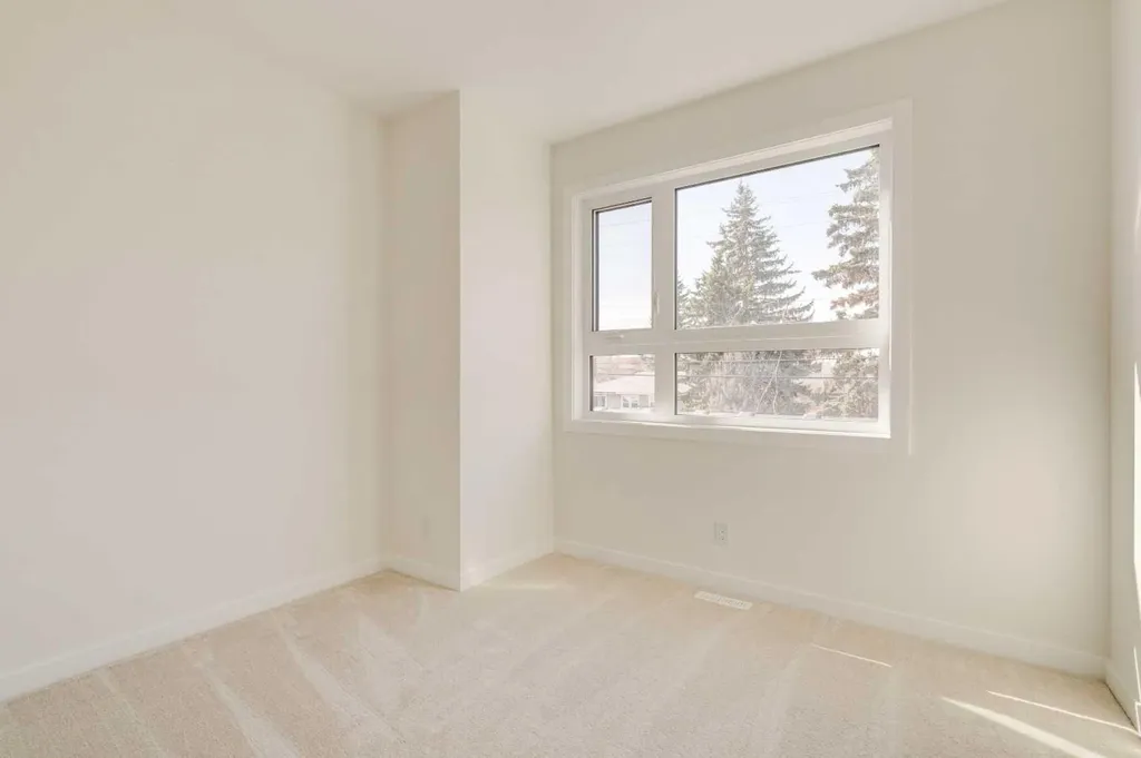 39B Moncton Road NE Calgary AB T2E 5P9