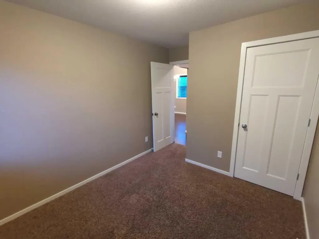 144 Mt Sundial Court W Lethbridge AB T1J 5C3