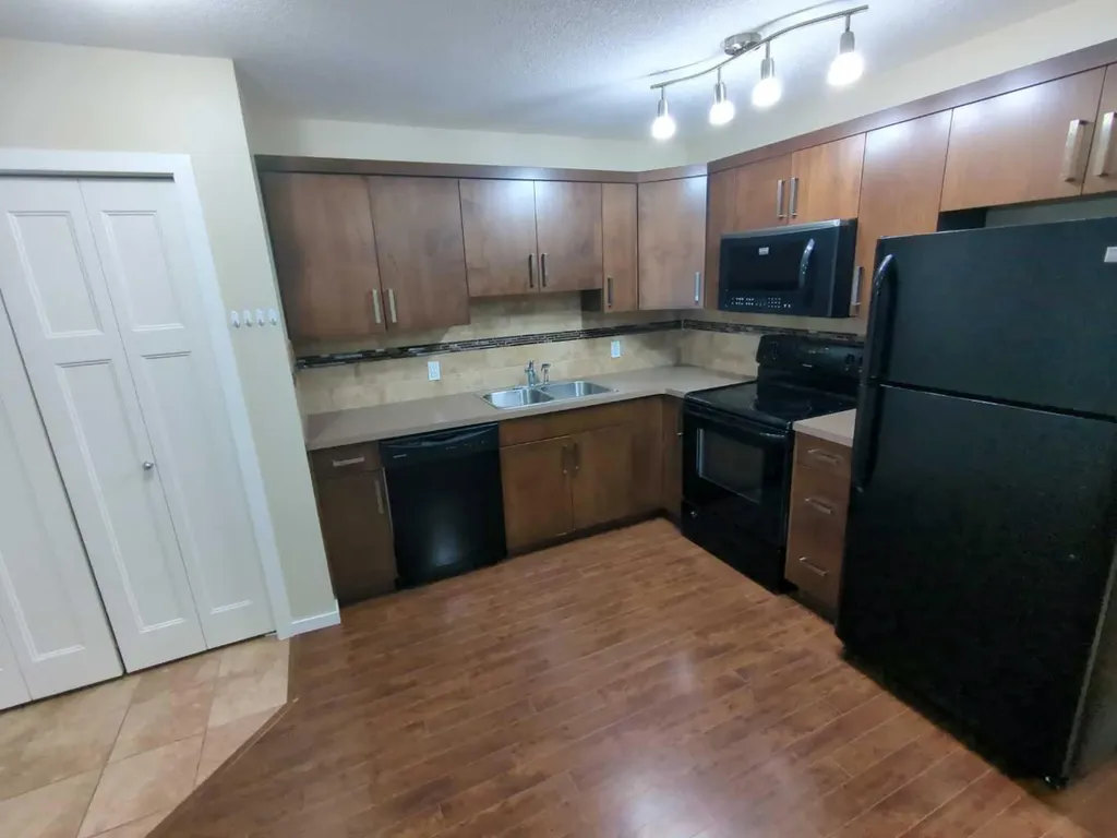 144 Mt Sundial Court W Lethbridge AB T1J 5C3