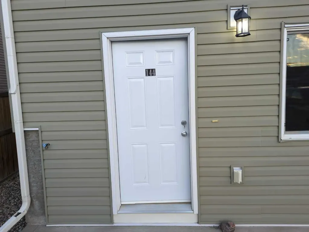 144 Mt Sundial Court W Lethbridge AB T1J 5C3