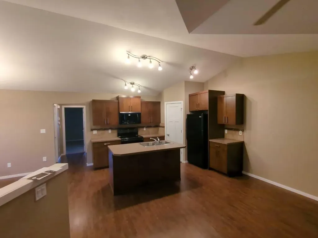 144 Mt Sundial Court W Lethbridge AB T1J 5C3