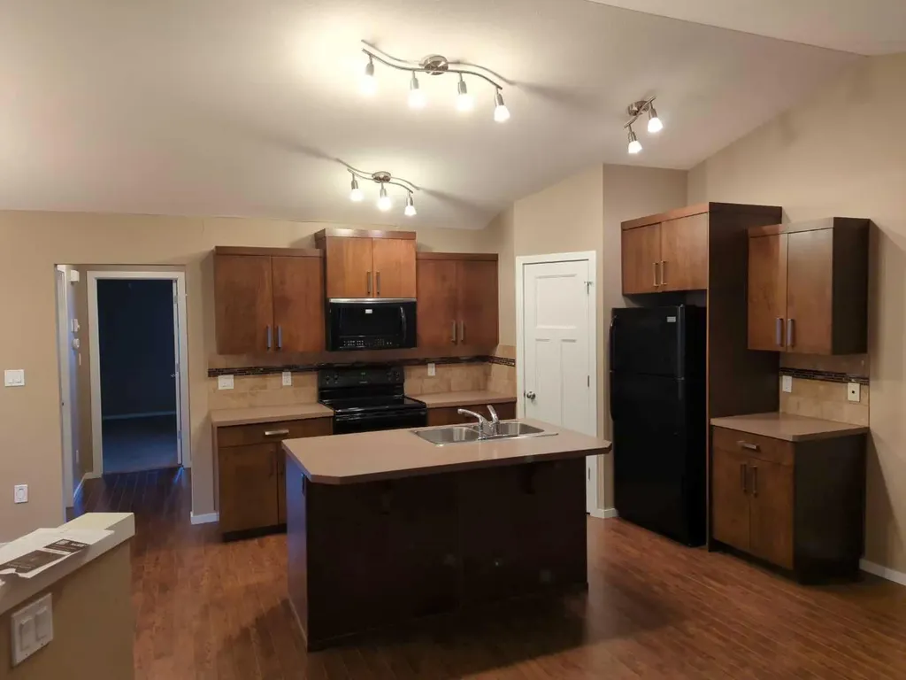 144 Mt Sundial Court W Lethbridge AB T1J 5C3