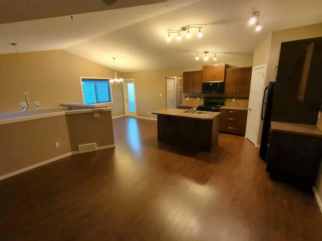 144 Mt Sundial Court W Lethbridge AB T1J 5C3