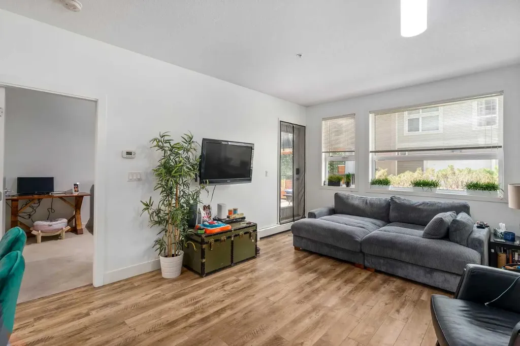 721 4 Street NE Calgary AB T2E 3S7