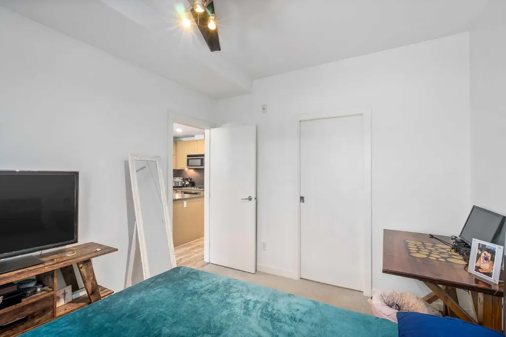 721 4 Street NE Calgary AB T2E 3S7