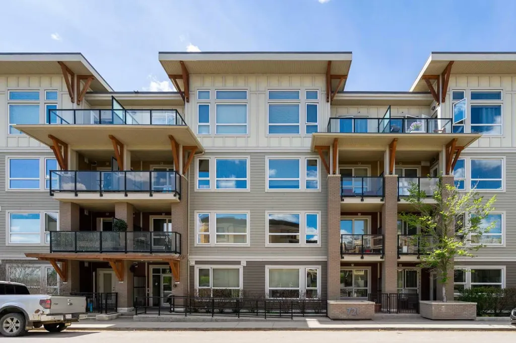 721 4 Street NE Calgary AB T2E 3S7