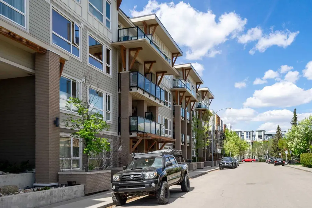 721 4 Street NE Calgary AB T2E 3S7