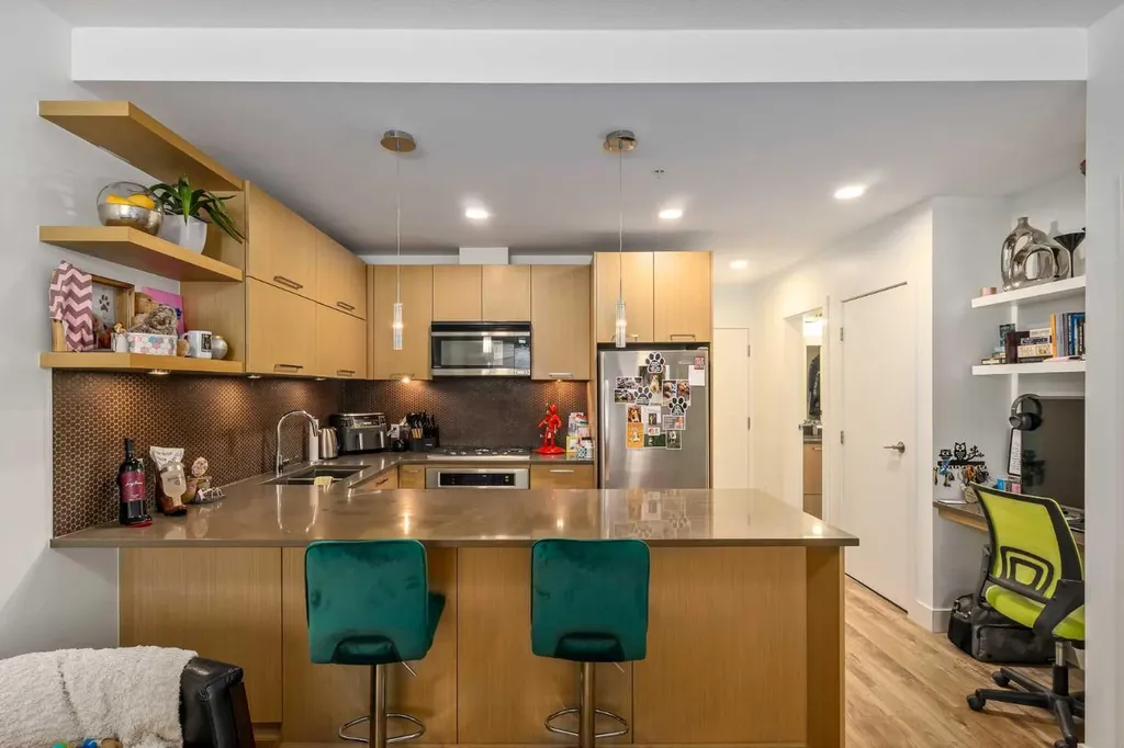 721 4 Street NE Calgary AB T2E 3S7