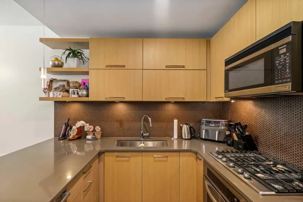721 4 Street NE Calgary AB T2E 3S7