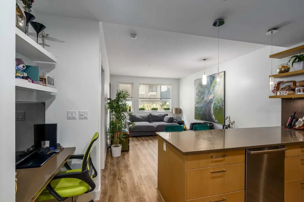 721 4 Street NE Calgary AB T2E 3S7