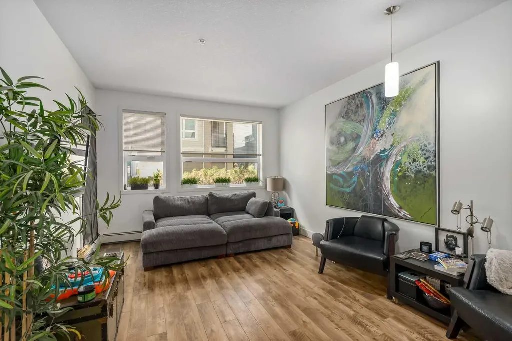 721 4 Street NE Calgary AB T2E 3S7