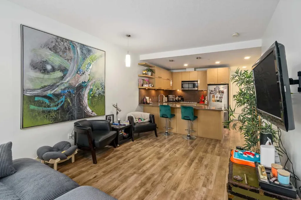 721 4 Street NE Calgary AB T2E 3S7