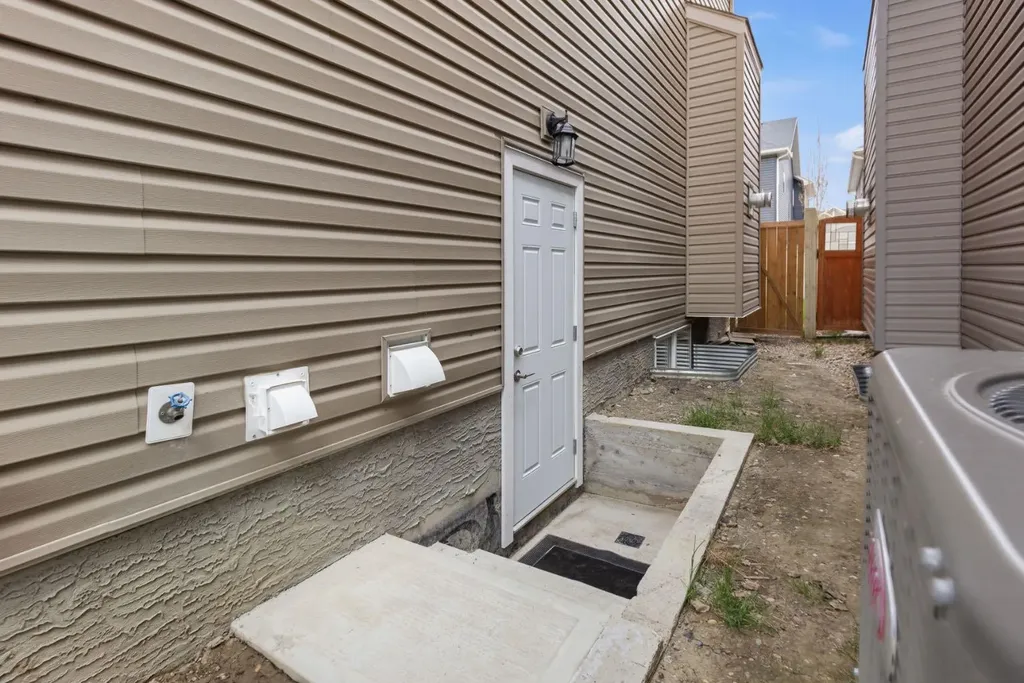 279 Baywater Way SW Airdrie AB T4B3V6
