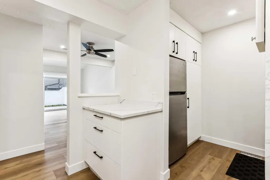 2520 Palliser Drive SW Calgary AB T2V 4S9