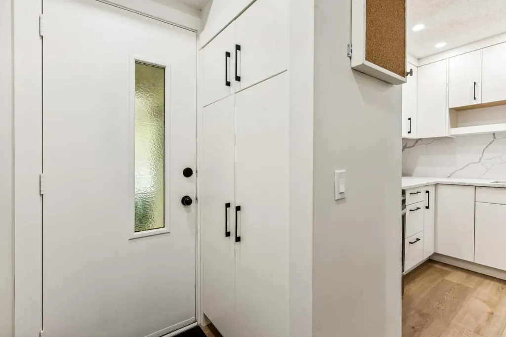 2520 Palliser Drive SW Calgary AB T2V 4S9