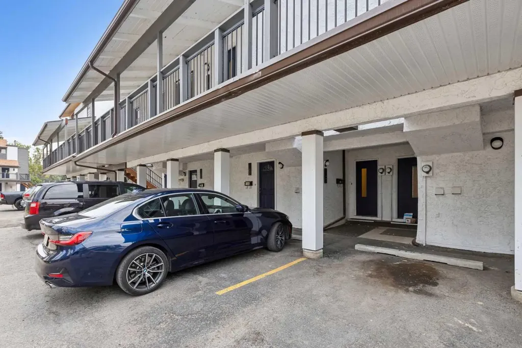 2520 Palliser Drive SW Calgary AB T2V 4S9