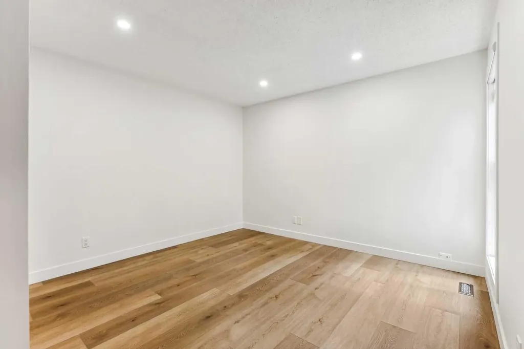 2520 Palliser Drive SW Calgary AB T2V 4S9