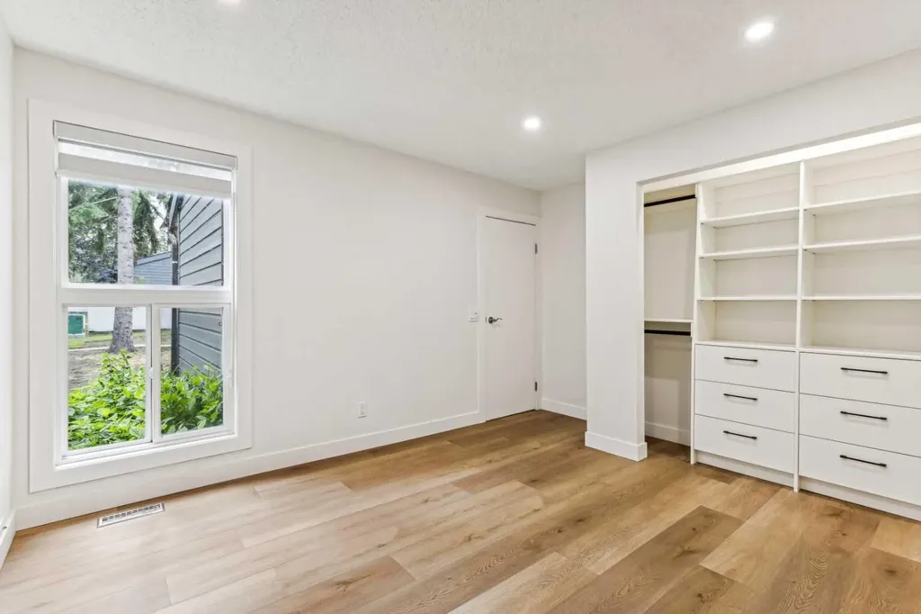 2520 Palliser Drive SW Calgary AB T2V 4S9