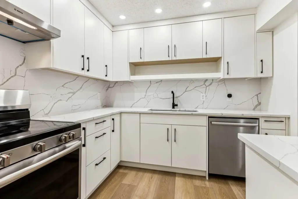 2520 Palliser Drive SW Calgary AB T2V 4S9