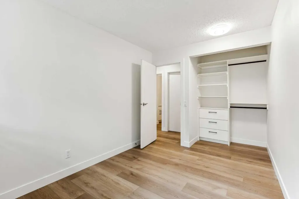 2520 Palliser Drive SW Calgary AB T2V 4S9