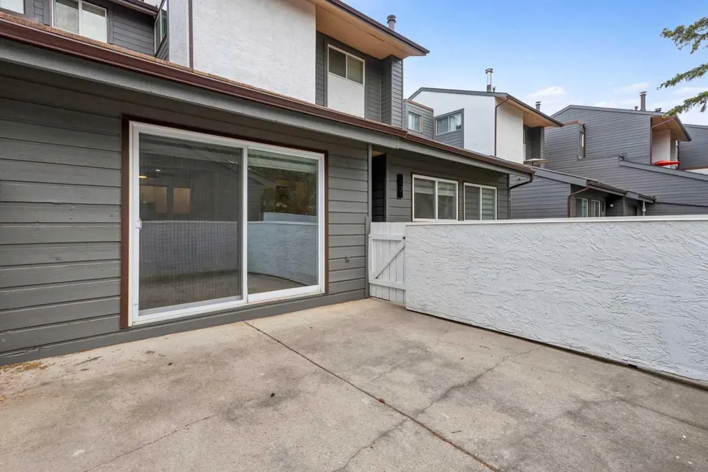 2520 Palliser Drive SW Calgary AB T2V 4S9