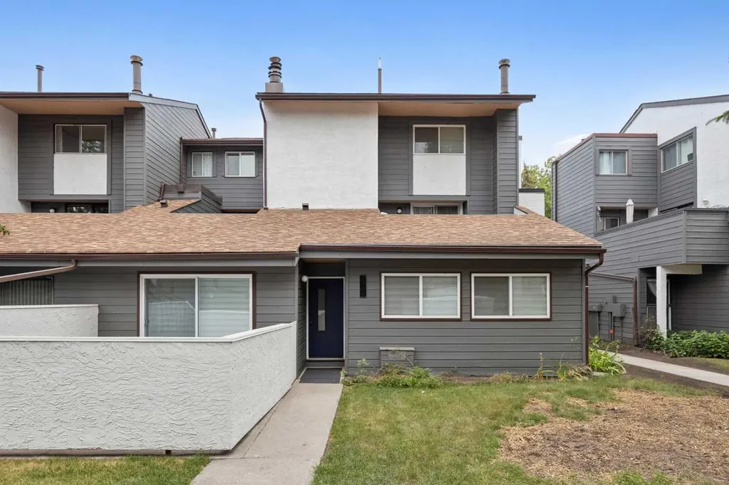 2520 Palliser Drive SW Calgary AB T2V 4S9