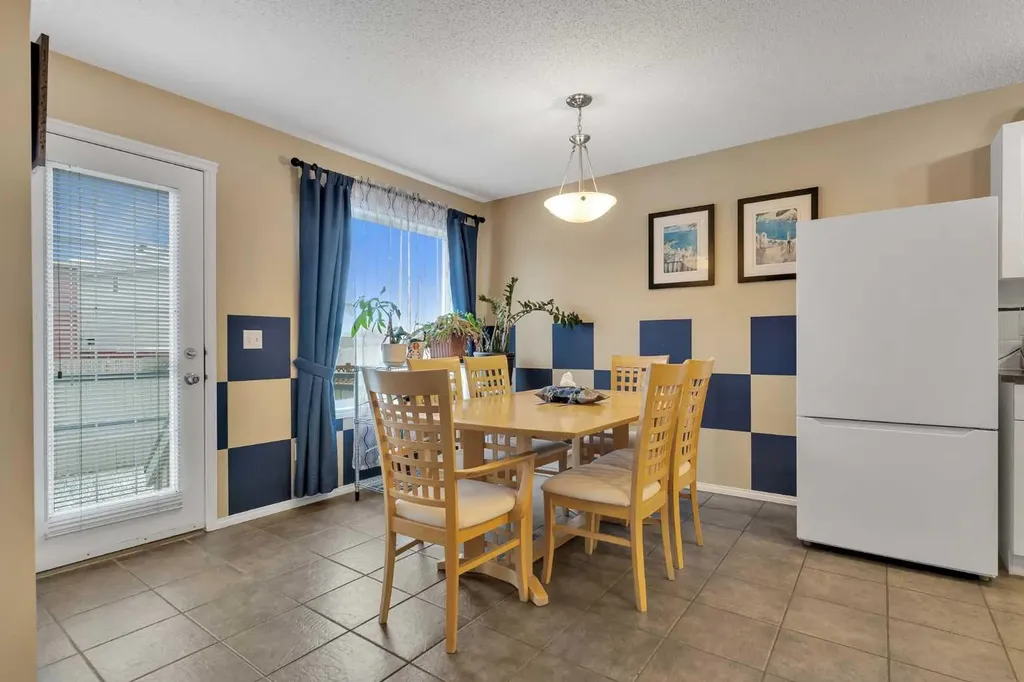 15 Saddletree Drive NE Calgary AB T3J 5C7