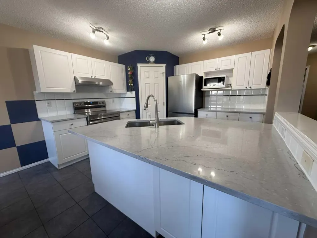 15 Saddletree Drive NE Calgary AB T3J 5C7
