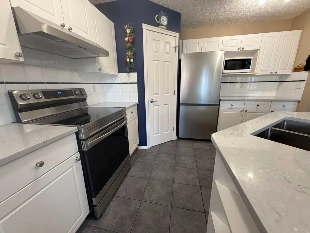 15 Saddletree Drive NE Calgary AB T3J 5C7