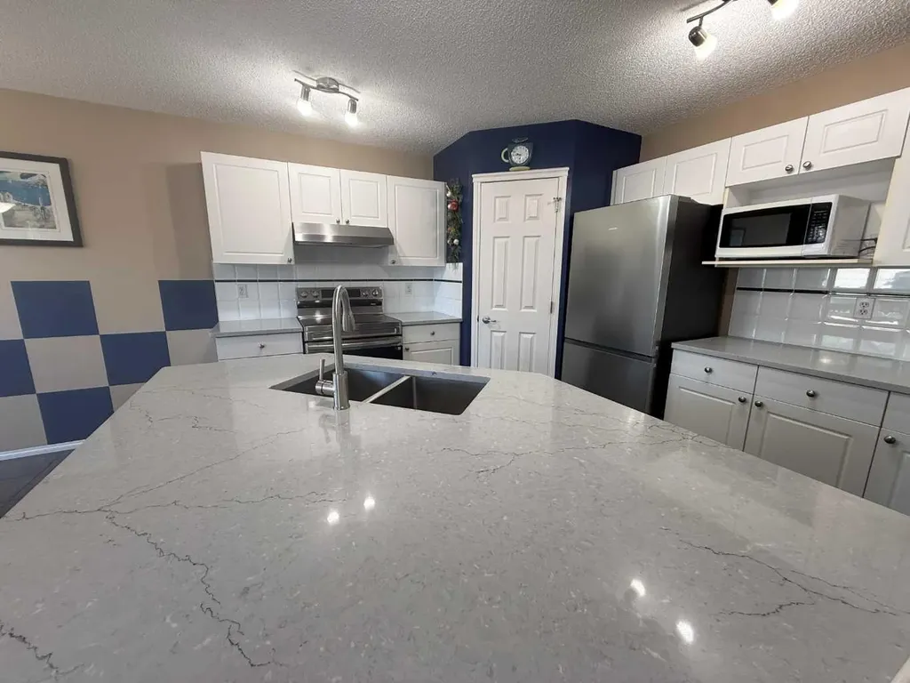 15 Saddletree Drive NE Calgary AB T3J 5C7