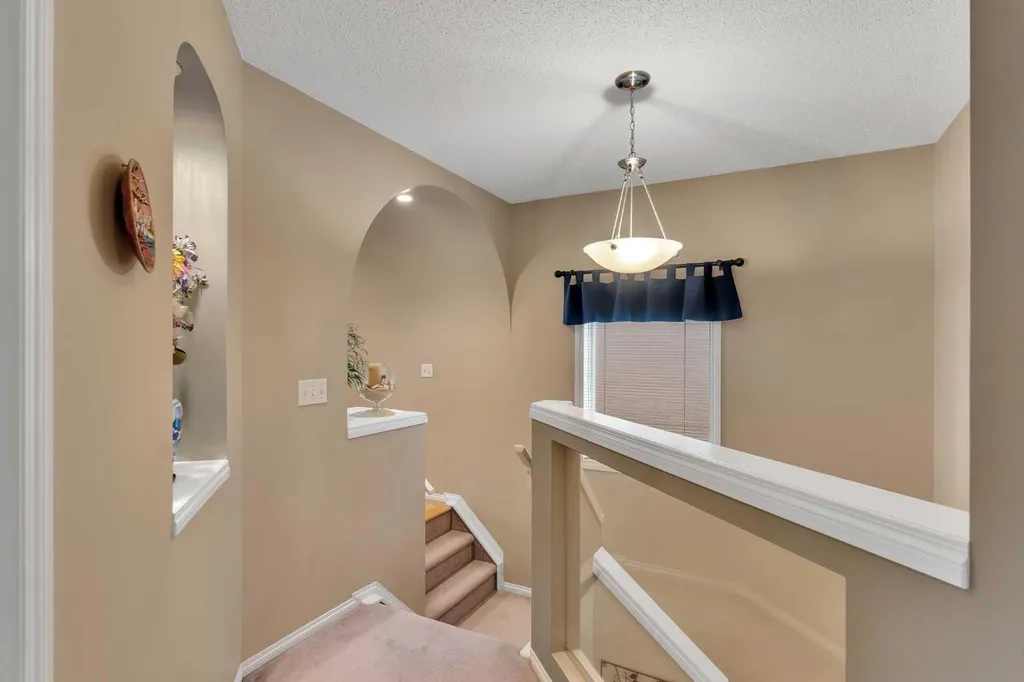15 Saddletree Drive NE Calgary AB T3J 5C7