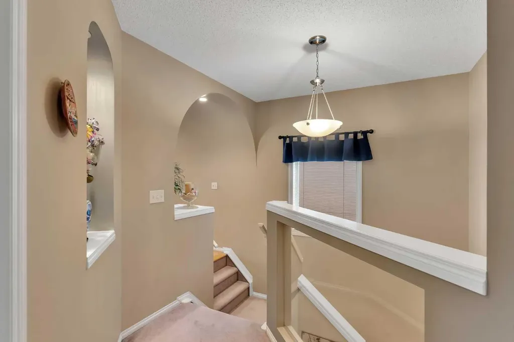15 Saddletree Drive NE Calgary AB T3J 5C7