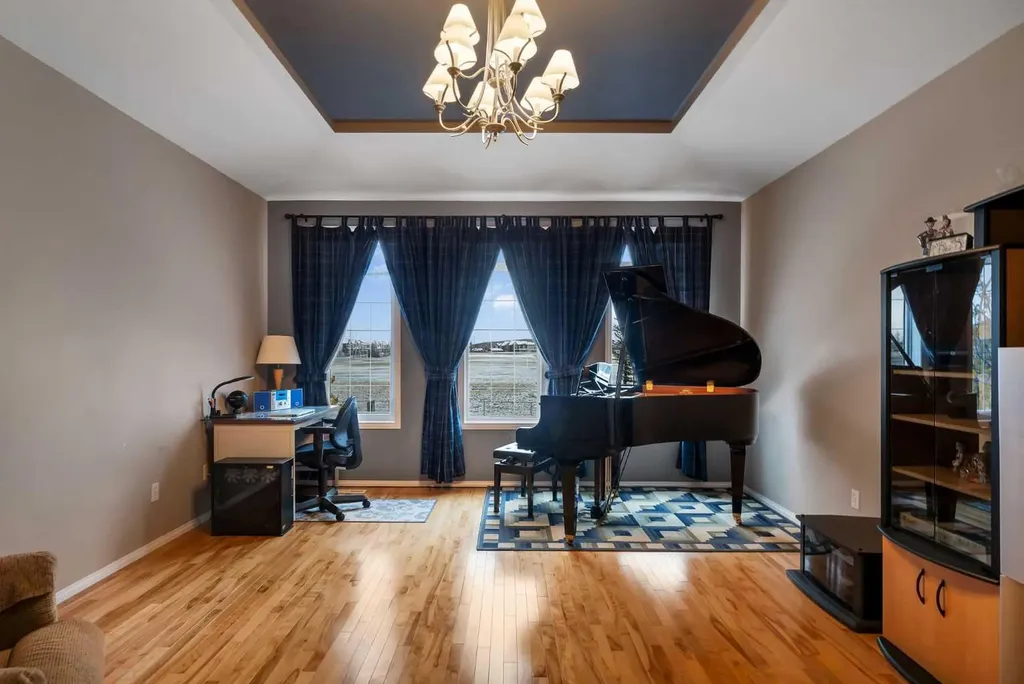 15 Saddletree Drive NE Calgary AB T3J 5C7