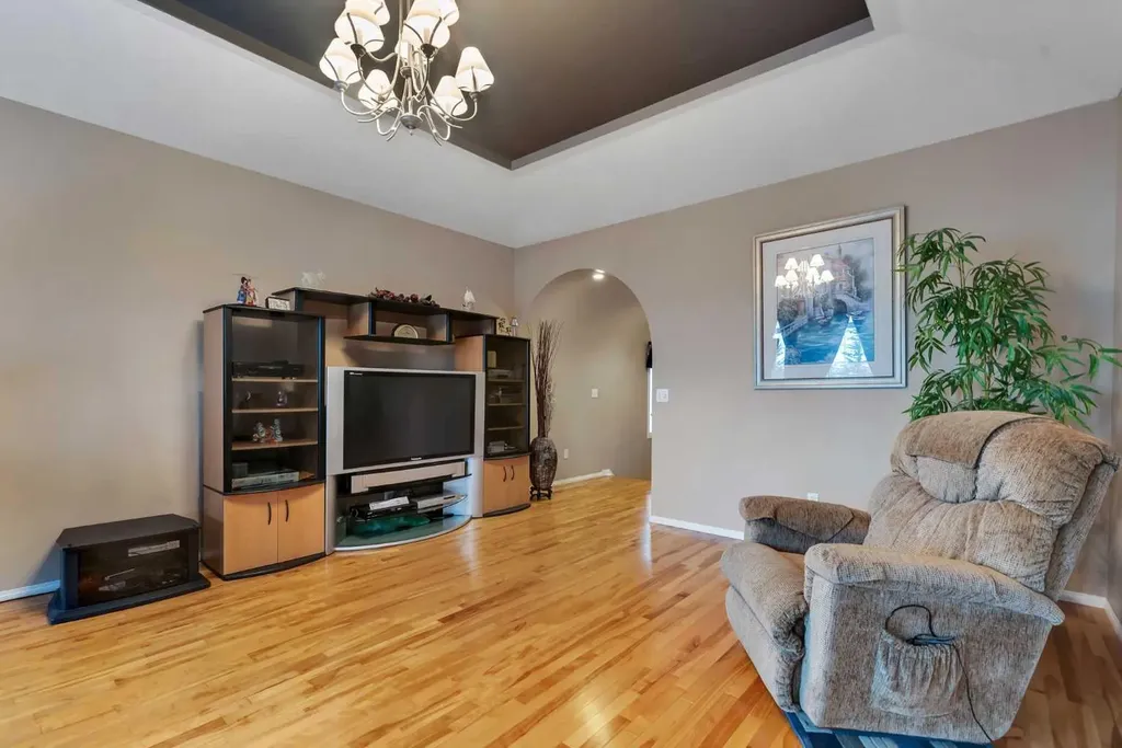15 Saddletree Drive NE Calgary AB T3J 5C7