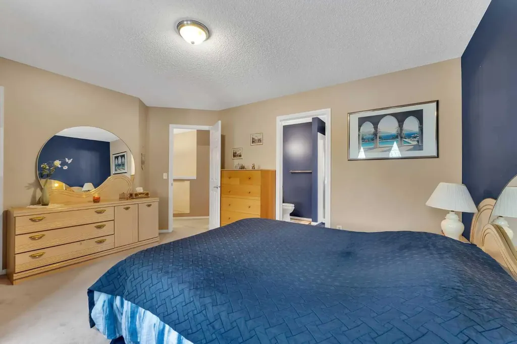 15 Saddletree Drive NE Calgary AB T3J 5C7
