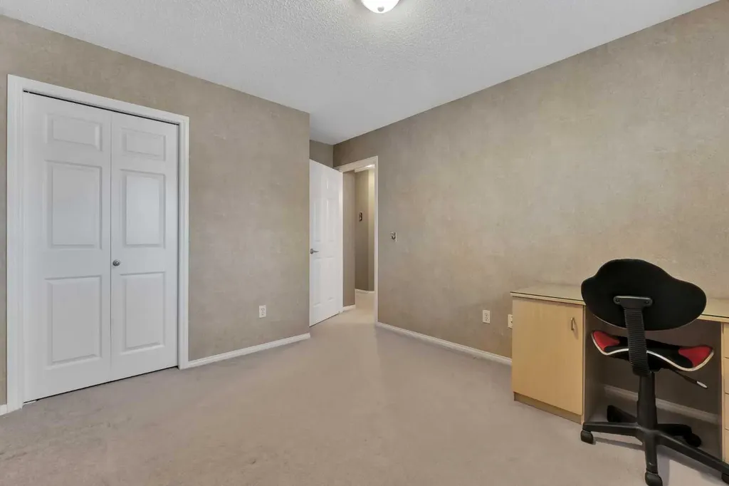 15 Saddletree Drive NE Calgary AB T3J 5C7