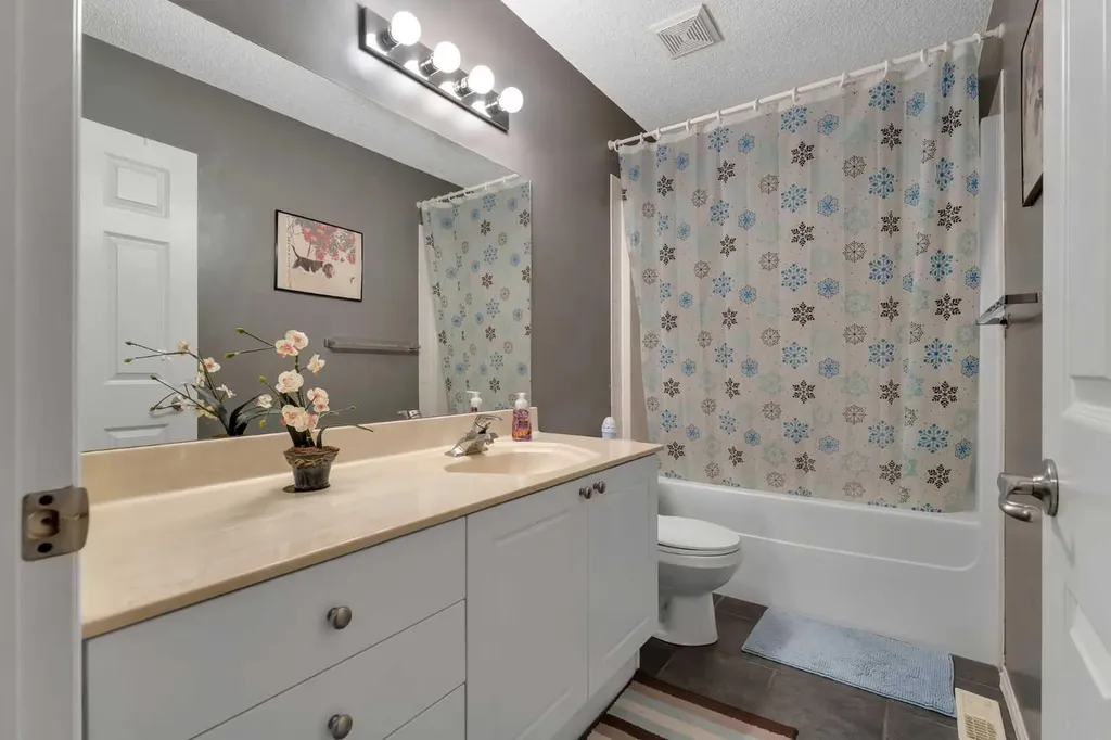 15 Saddletree Drive NE Calgary AB T3J 5C7