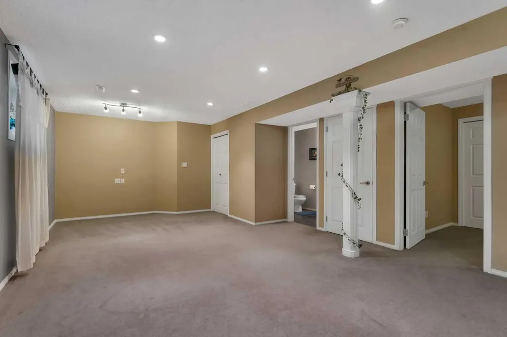 15 Saddletree Drive NE Calgary AB T3J 5C7