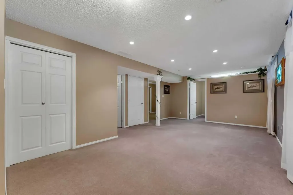 15 Saddletree Drive NE Calgary AB T3J 5C7