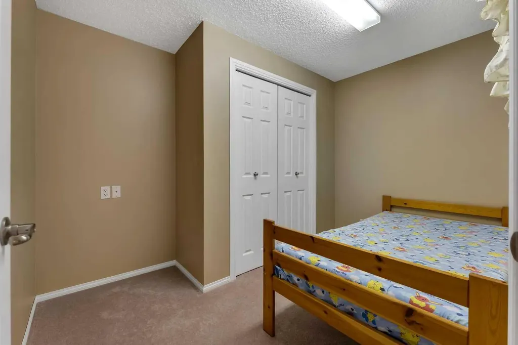 15 Saddletree Drive NE Calgary AB T3J 5C7