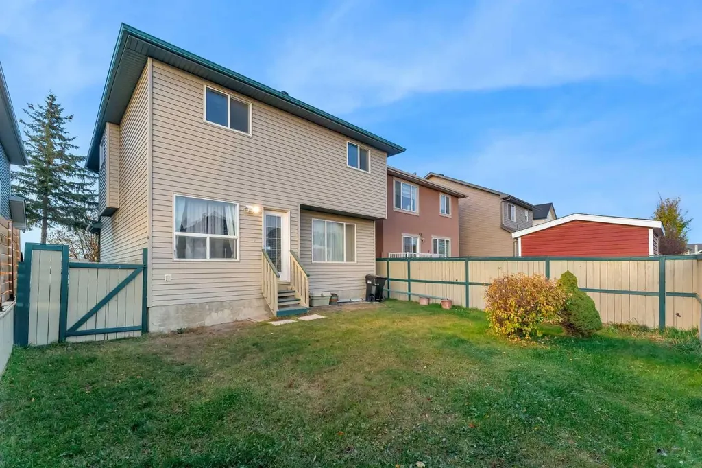 15 Saddletree Drive NE Calgary AB T3J 5C7
