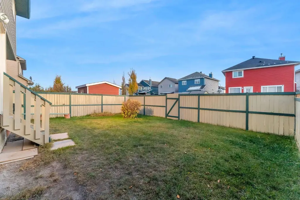15 Saddletree Drive NE Calgary AB T3J 5C7