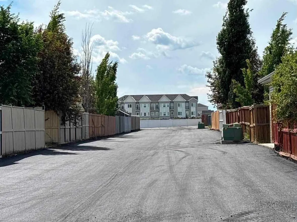 15 Saddletree Drive NE Calgary AB T3J 5C7