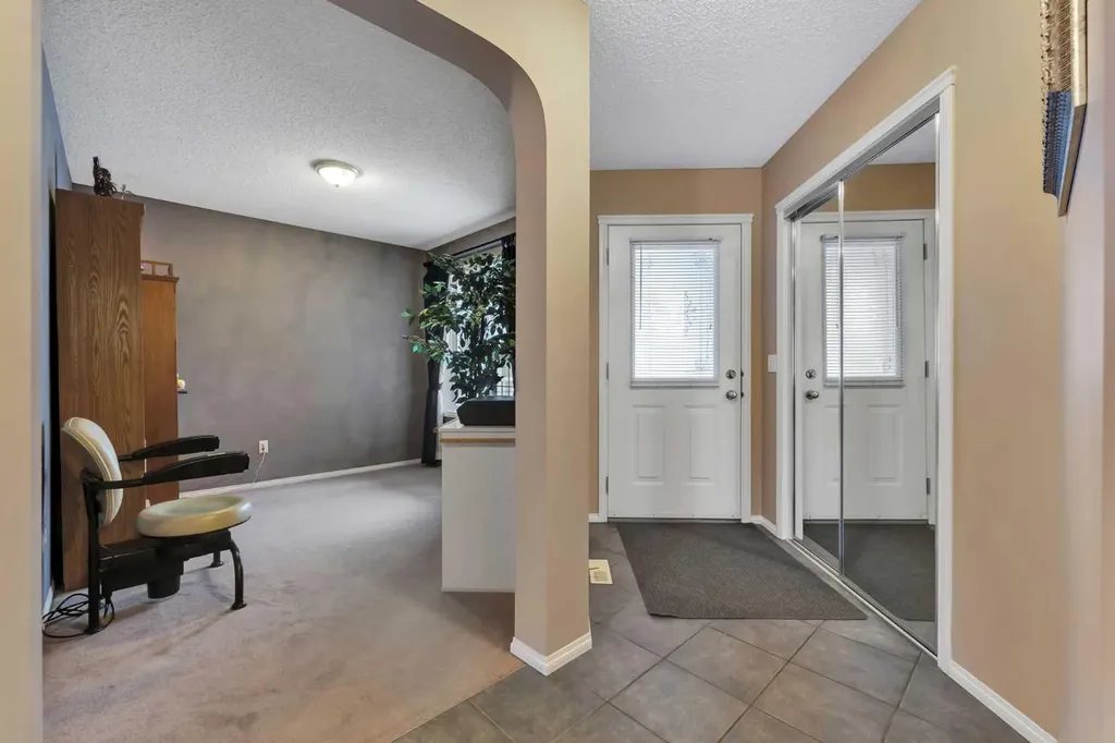 15 Saddletree Drive NE Calgary AB T3J 5C7