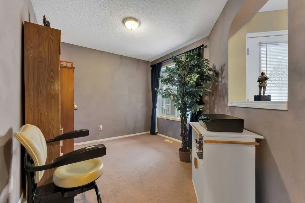 15 Saddletree Drive NE Calgary AB T3J 5C7
