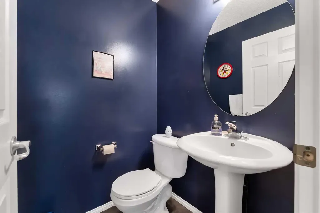 15 Saddletree Drive NE Calgary AB T3J 5C7